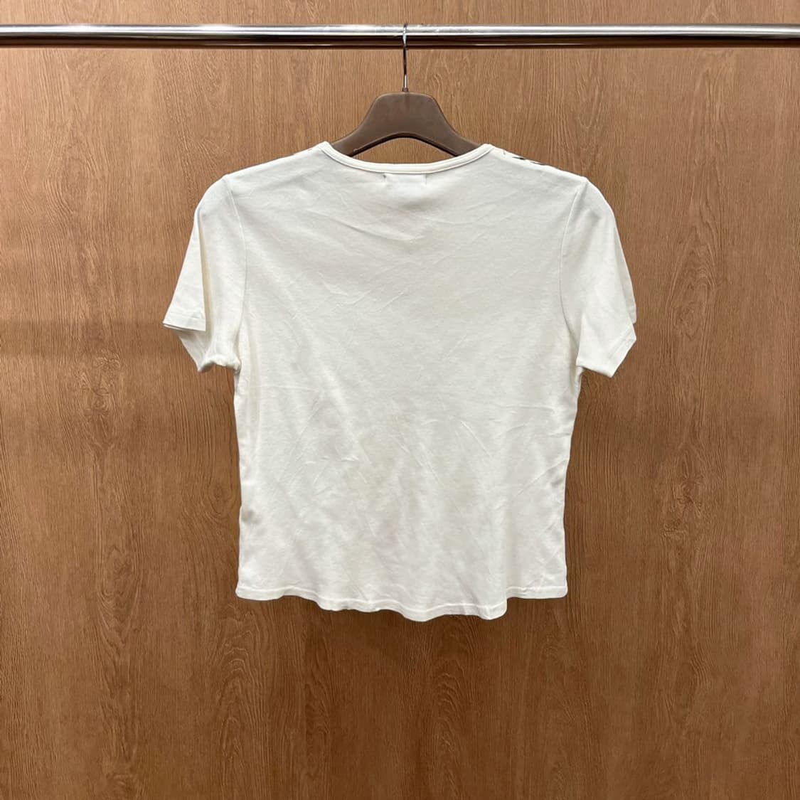 버버리 런던 반팔 티셔츠 노바체크 숄더 브이넥 로고 자수 디테일 화이트 상품이미지3