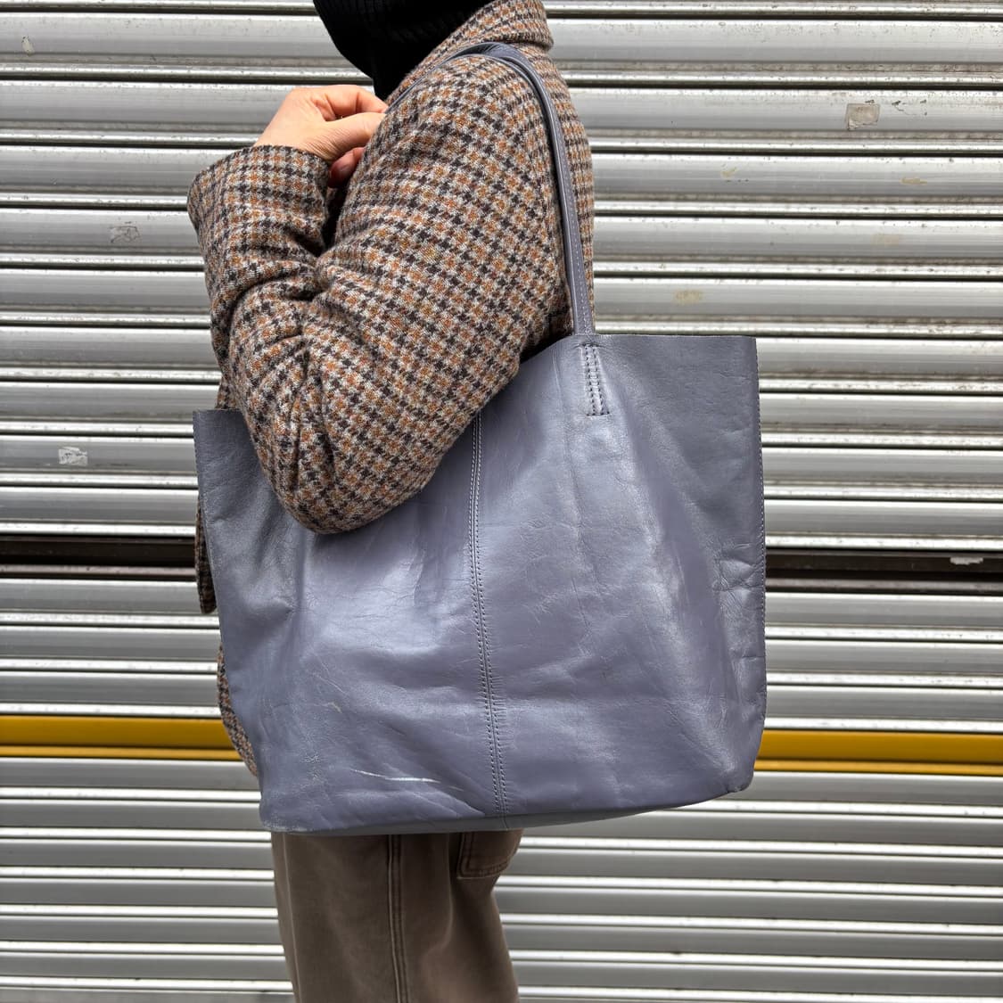 vtg cowhide lv tote bag 상품이미지1