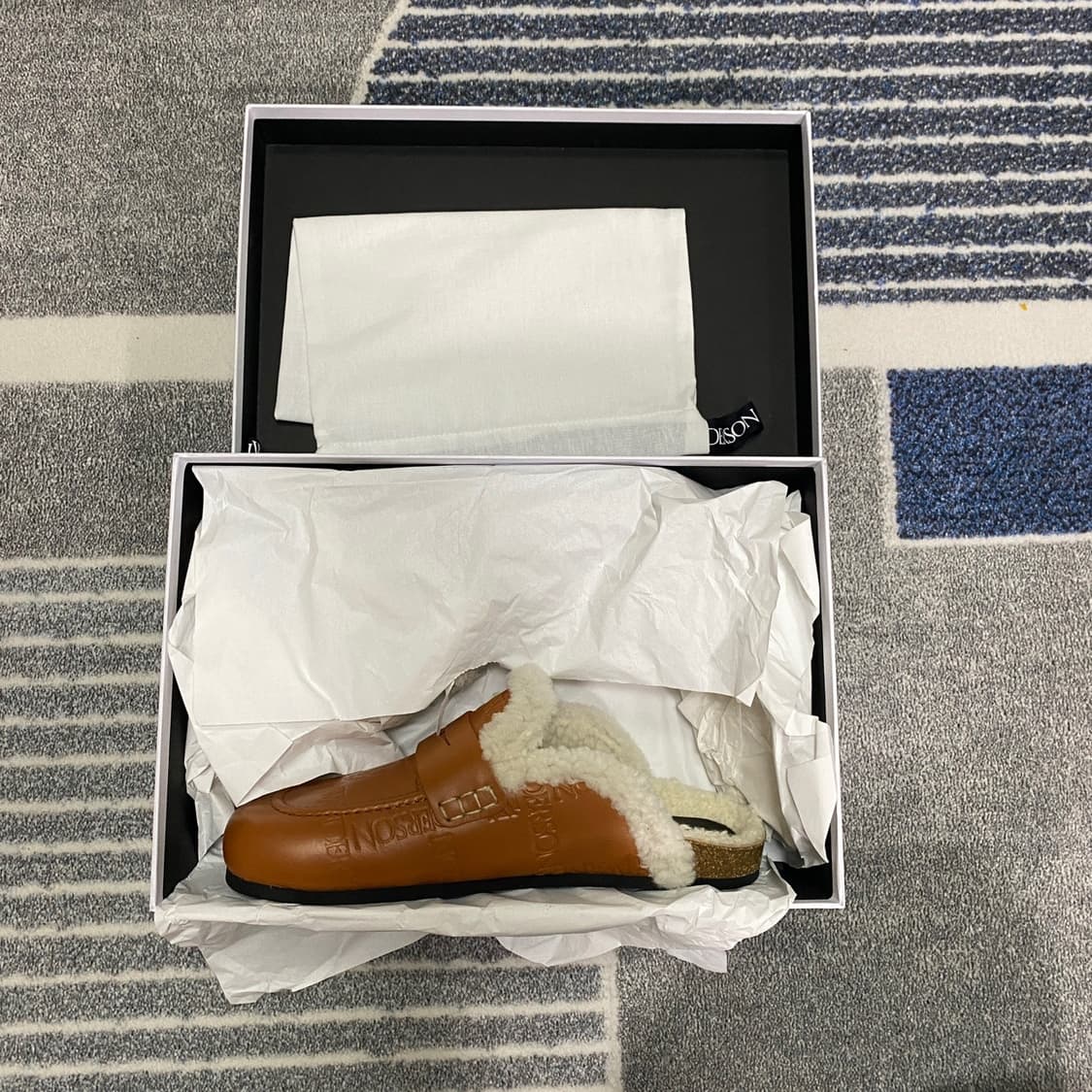 JW ANDERSON JW앤더슨 로고 시어링 로퍼 뮬 상품이미지2
