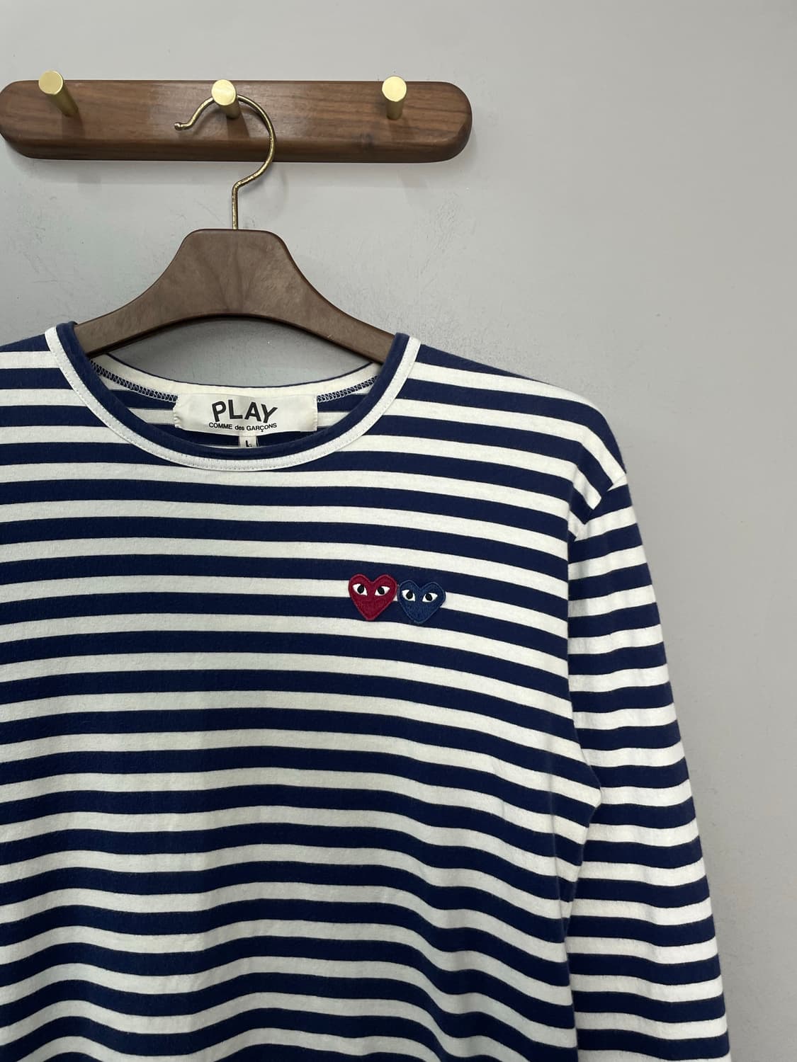 꼼데가르송 플레이 더블 하트 와펜 스트라이프 롱 슬리브 H2065 상품이미지3