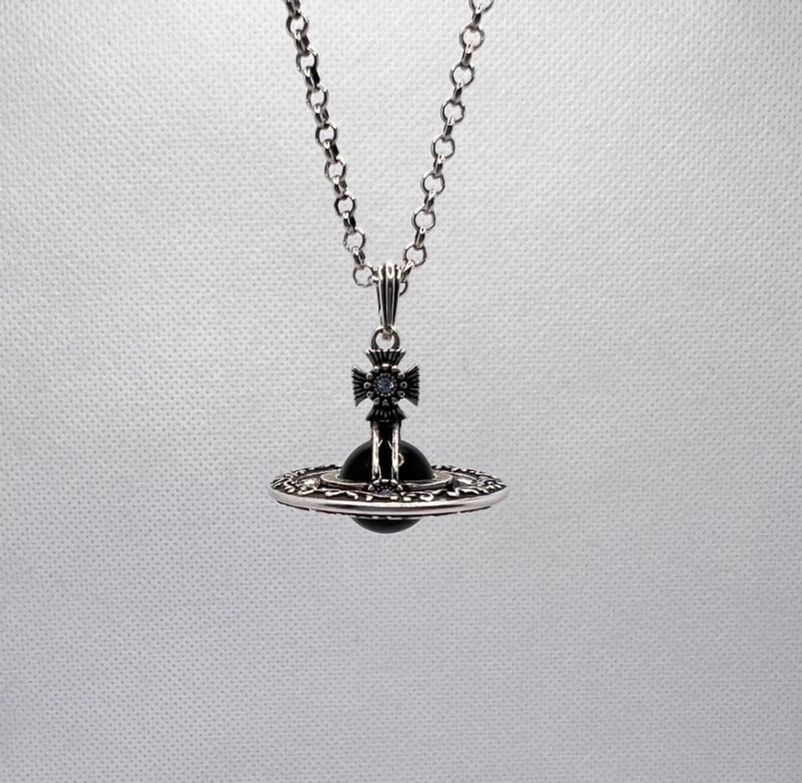 비비안웨스트우드 황동 블랙 원석 orb 팬던트 목걸이 상품이미지4