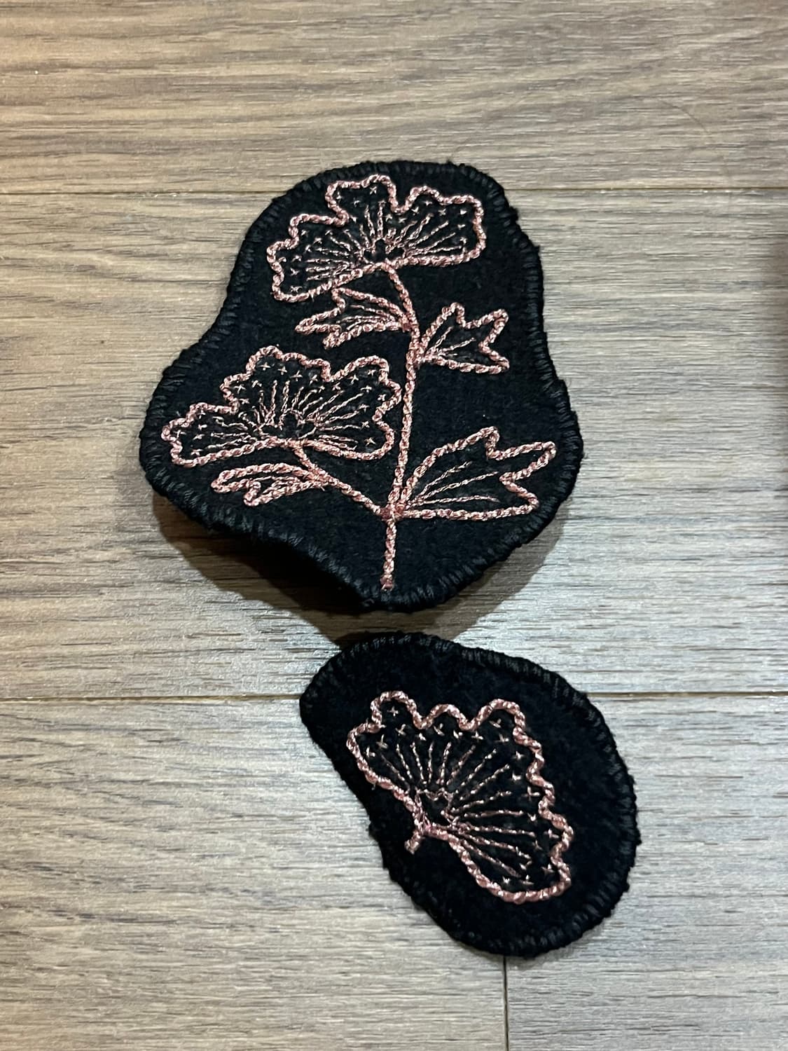 [새상품] 앤드뮬미스터 자수 브로치 상품이미지1