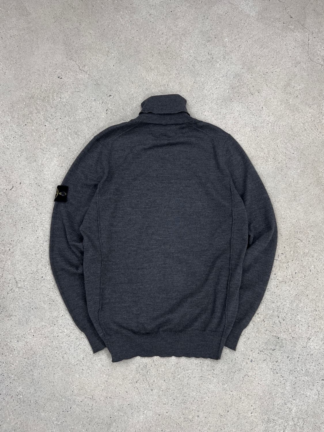스톤아일랜드 와펜 그레이 터틀넥 니트 상품이미지2