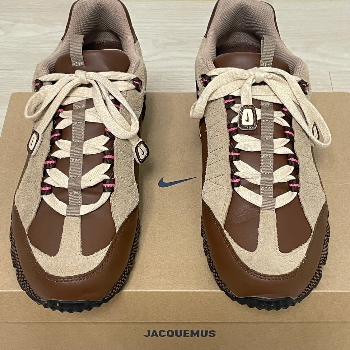 자크뮈스 나이키 에어 휴마라 LX  상품이미지5