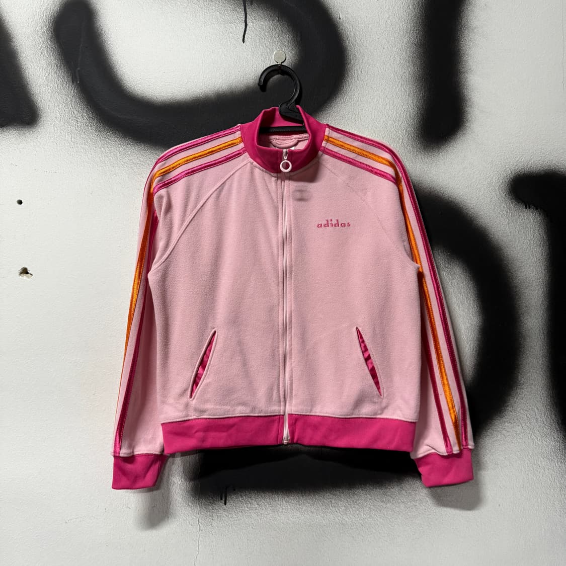 아디다스 자수 디테일 코튼 삼선 크롭 트랙탑 핑크 상품이미지1