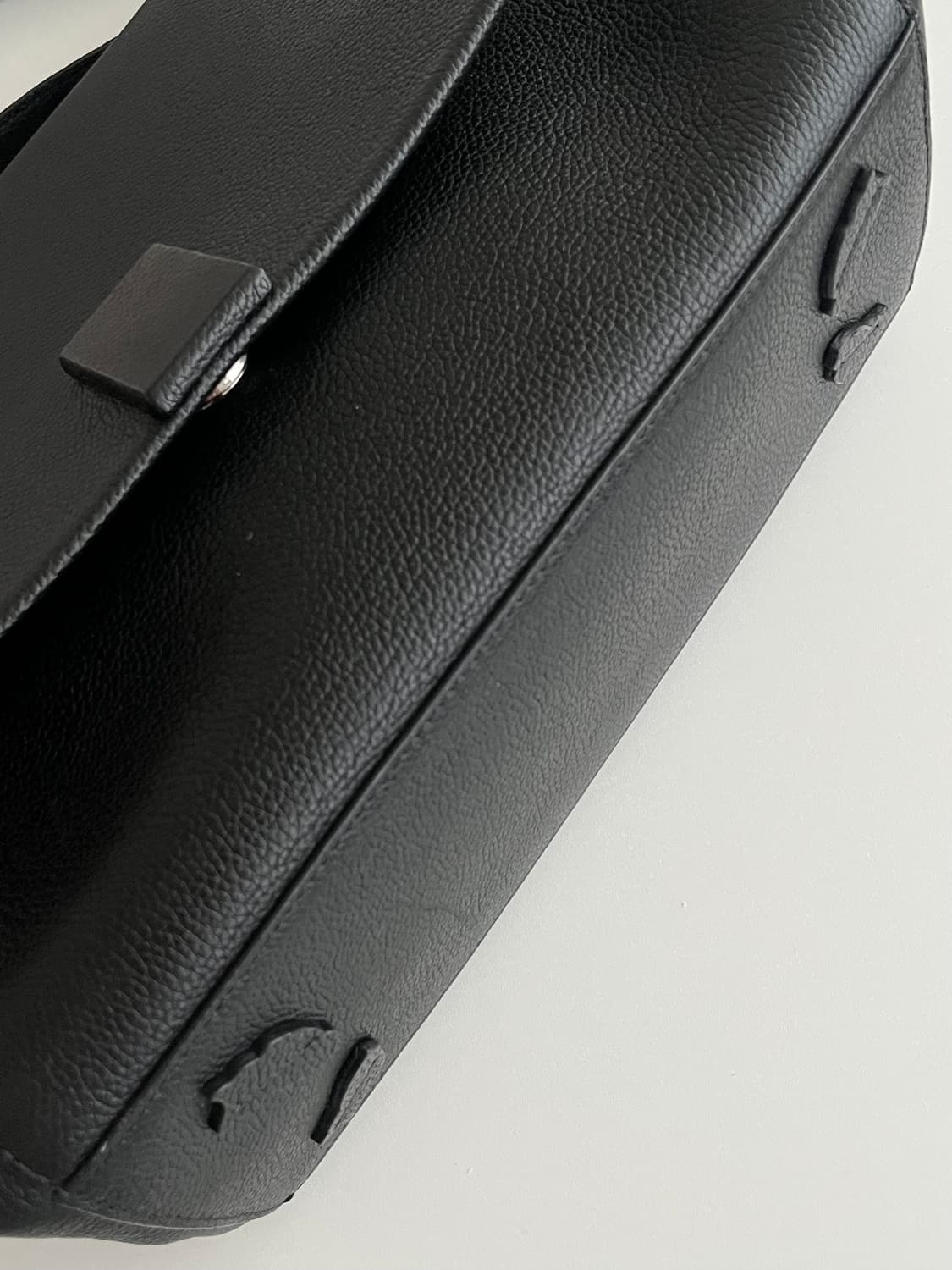 럭키슈에뜨 x 쿠론 크로스백 블랙 상품이미지5