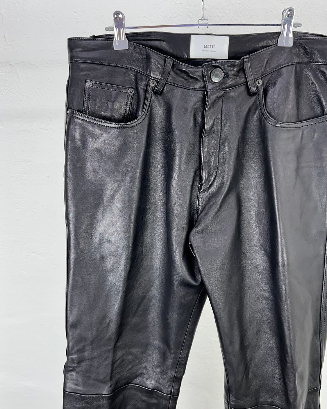 아미 블랙 글로시 스트레이트 램스킨 레그 팬츠 상품이미지2