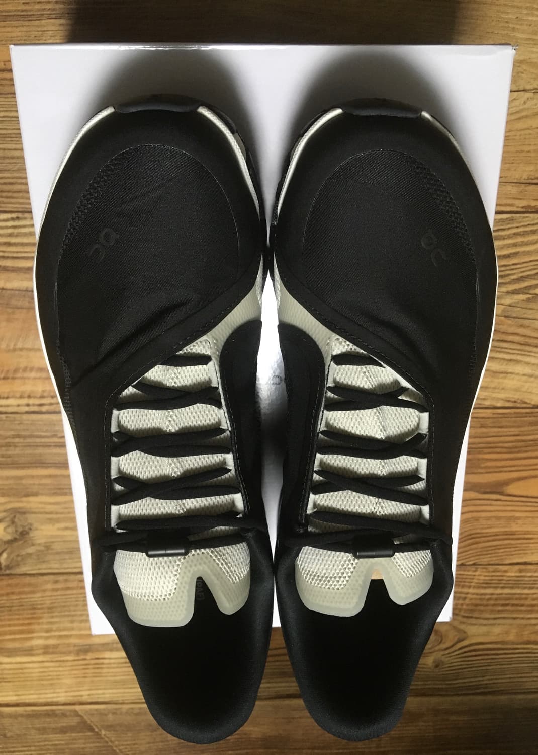 (280)온러닝 파프 클라우드몬스터 하이퍼 블랙 판매합니다 상품이미지2