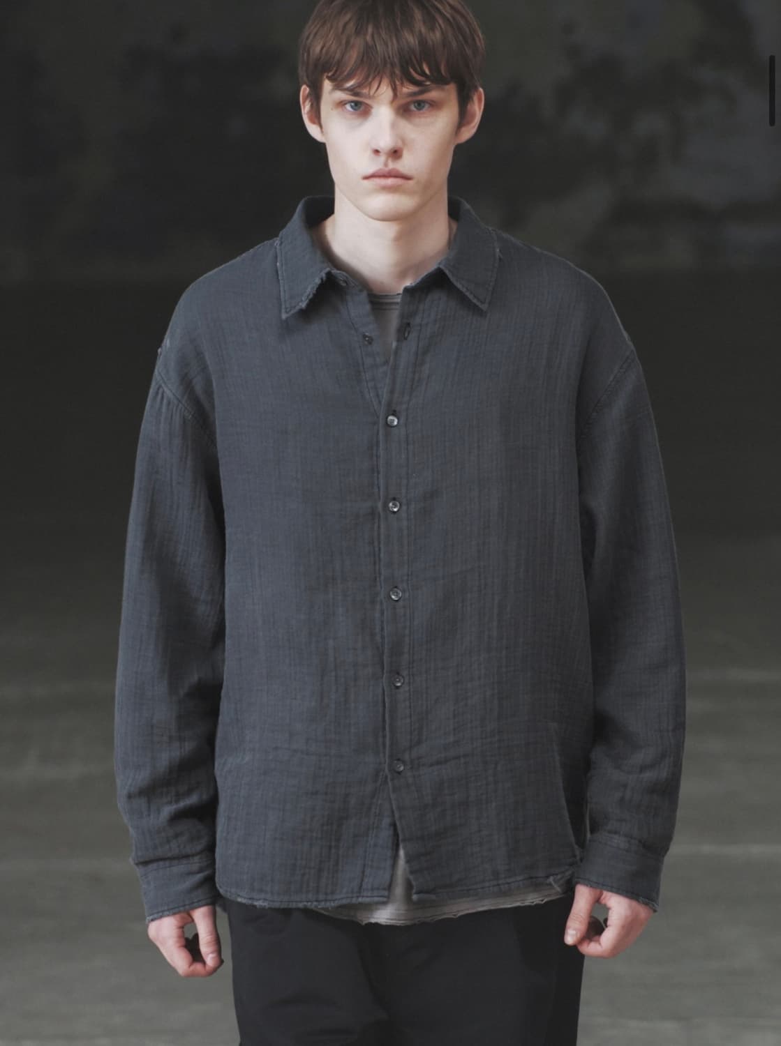 인사일런스 가먼트다이드 더블 거즈 셔츠 CHARCOAL L사이즈 상품이미지5