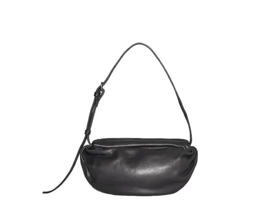COS_개더 래더 블랙 숄더백_블랙 상품이미지1