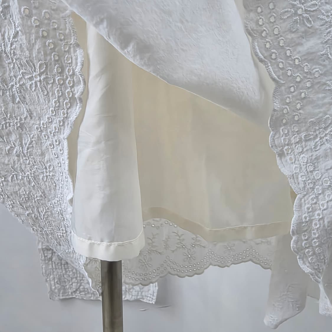 COLZA 화이트 코튼 자수 밴딩 롱스커트 상품이미지6