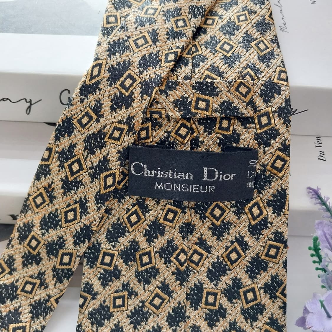 디올 실크 골드&블랙 패턴 넥타이 10.1cm A+등급 K1321
 상품이미지6