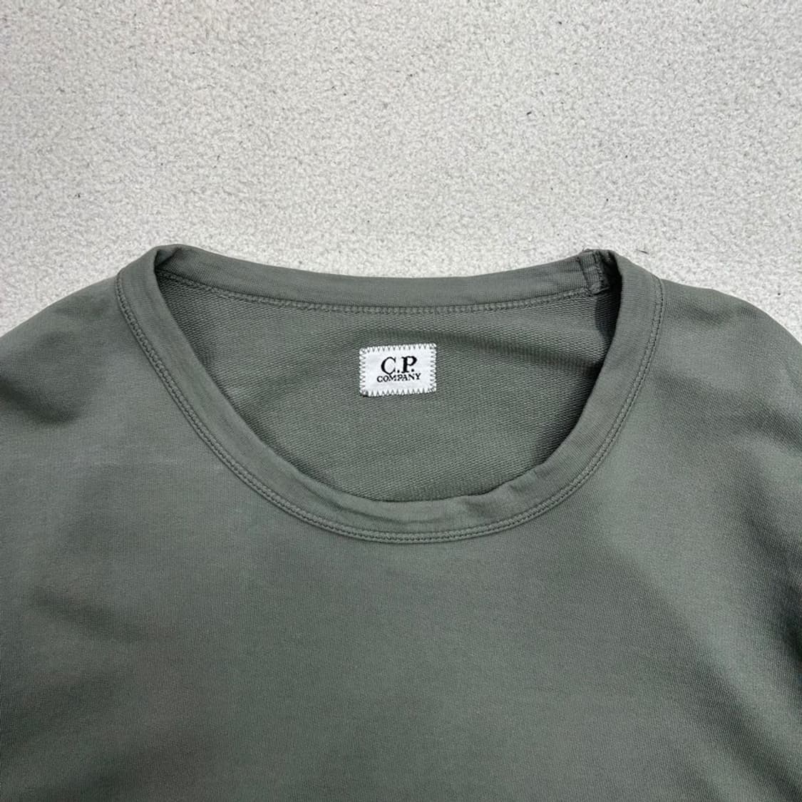 CP 컴퍼니 라이트 플리스 크루넥 렌즈 스웻셔츠 카키 L 상품이미지4