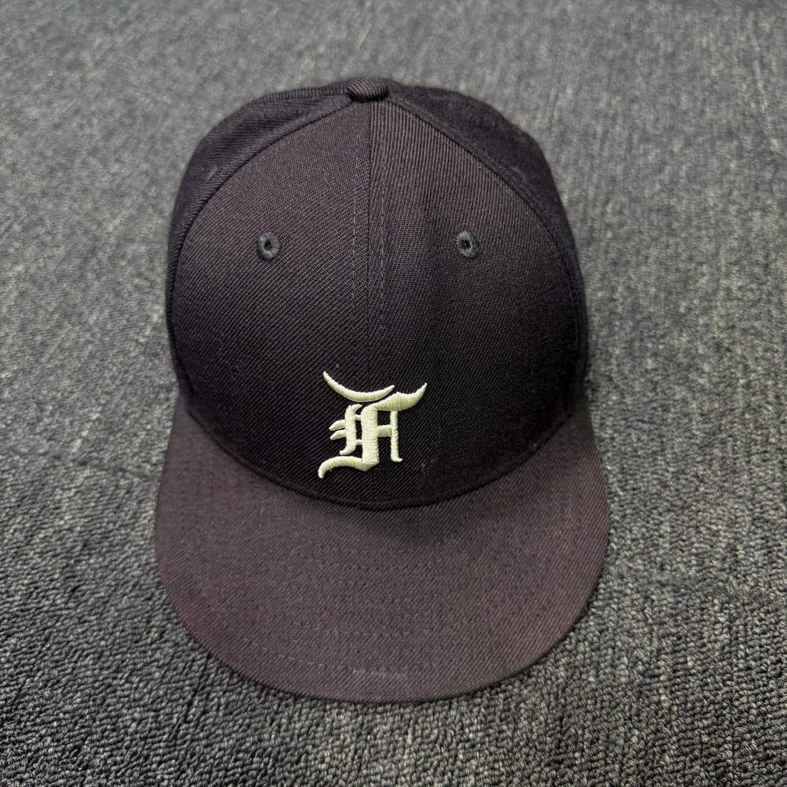 뉴에라 x 피어오브갓 에센셜 울 네이비 캡 상품이미지1