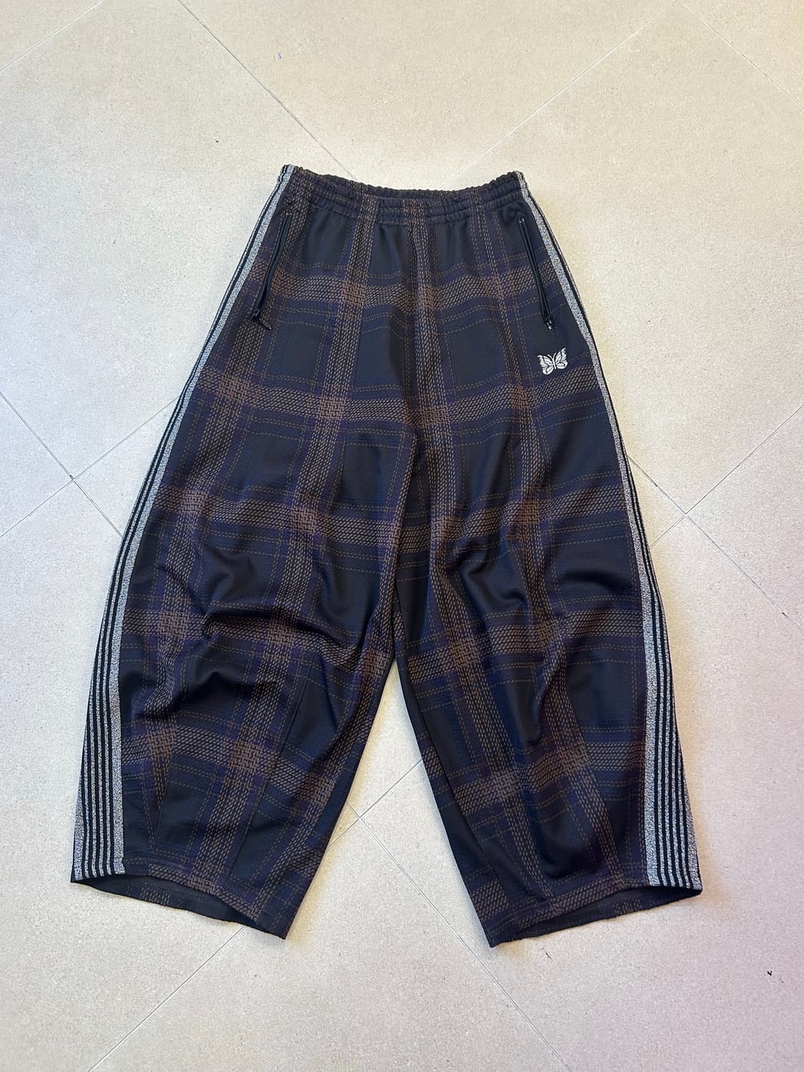 니들스 HD 브라운 체크 트랙팬츠 상품이미지1