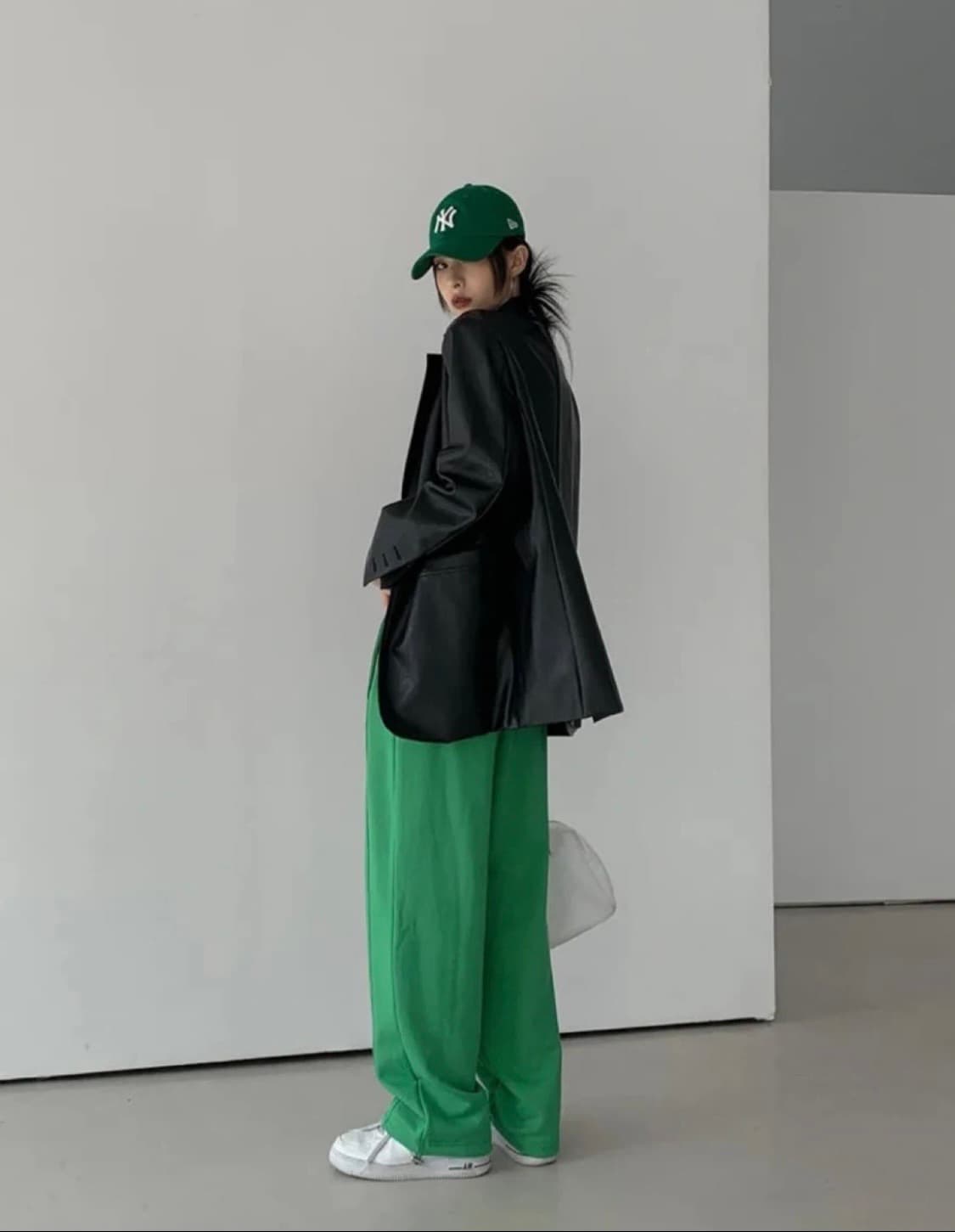 루웨 핀턱 스트링팬츠 그린 상품이미지1