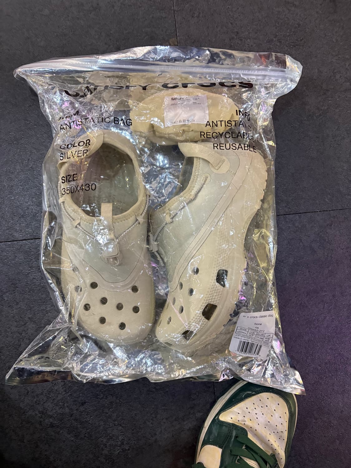 [240]크록스 x 새티스파이 클래식 클로그 본 상품이미지1