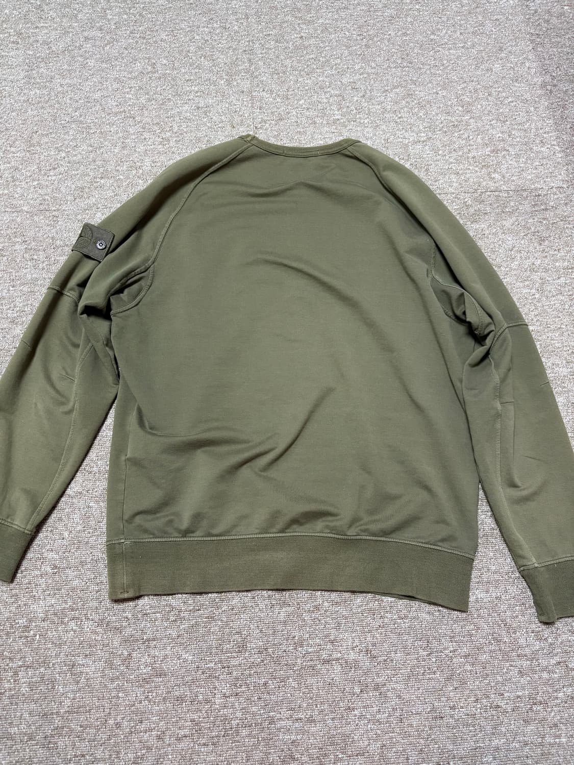 스톤아일랜드 고스트피스 카키 맨투맨 상품이미지4