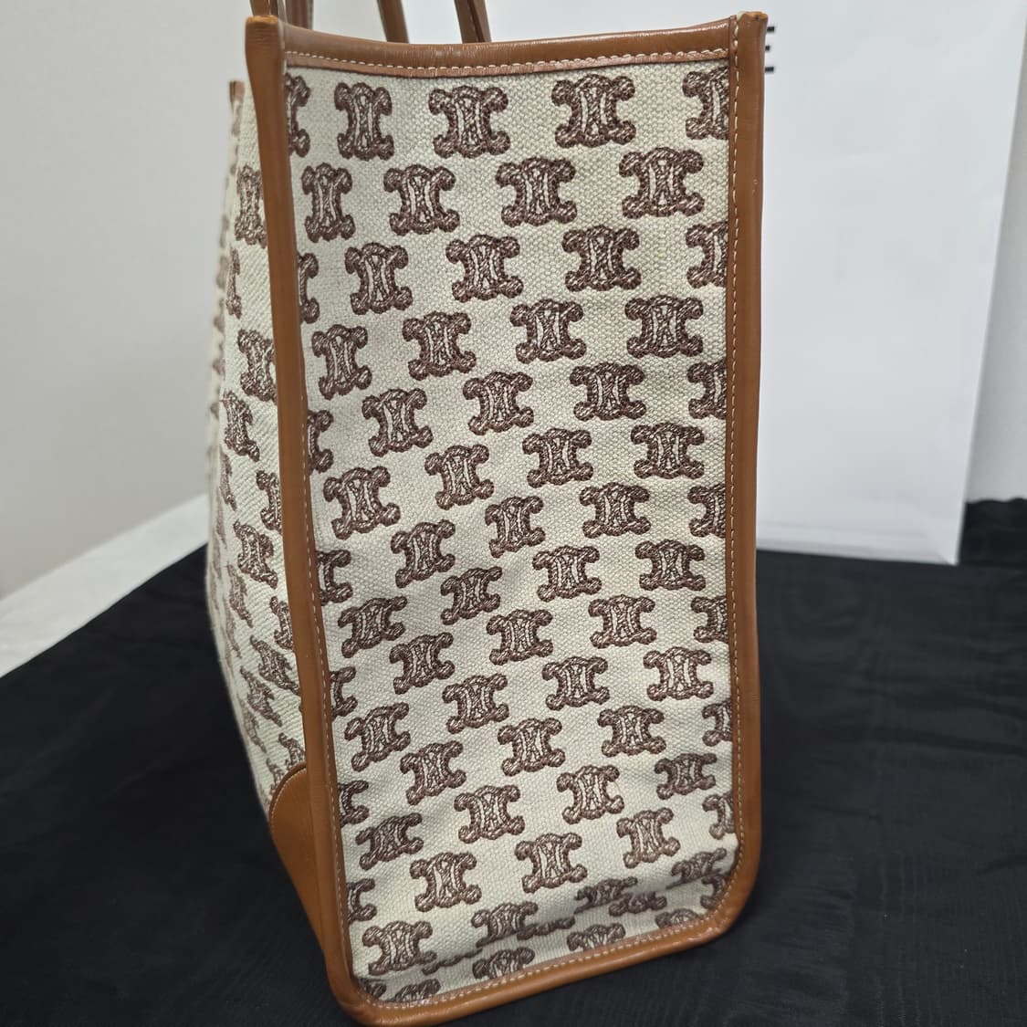 셀린느 호리즌탈 카바스 토트백 판매 상품이미지4