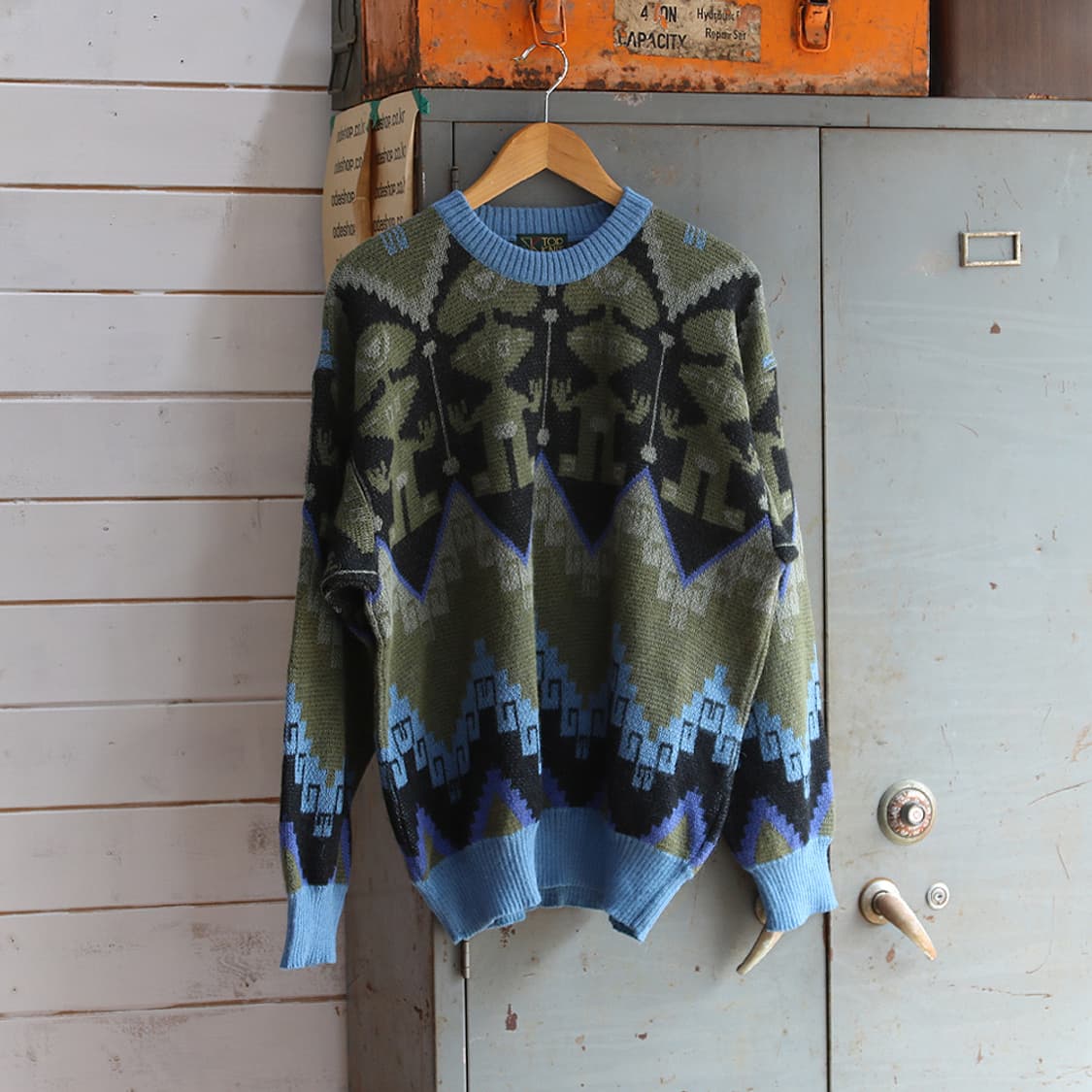 (착용컷) TOP KNIT 알파카 패턴 니트 (105) 상품이미지3