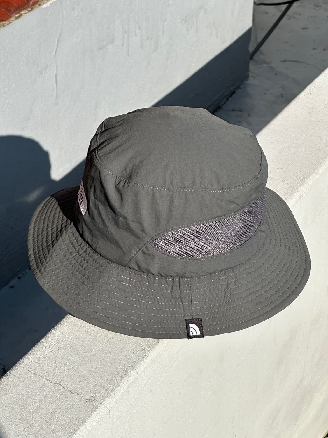 [M] 노스페이스 로고 그레이 버킷햇 모자 상품이미지3