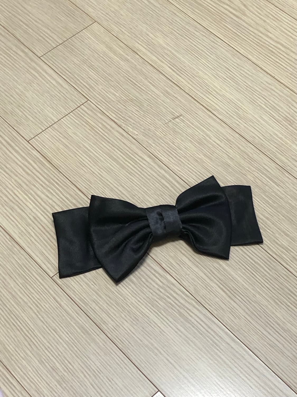 검정 새틴 리본 브로치 집게핀 시몬로샤 슈슈통 꼼데 프레클 상품이미지1