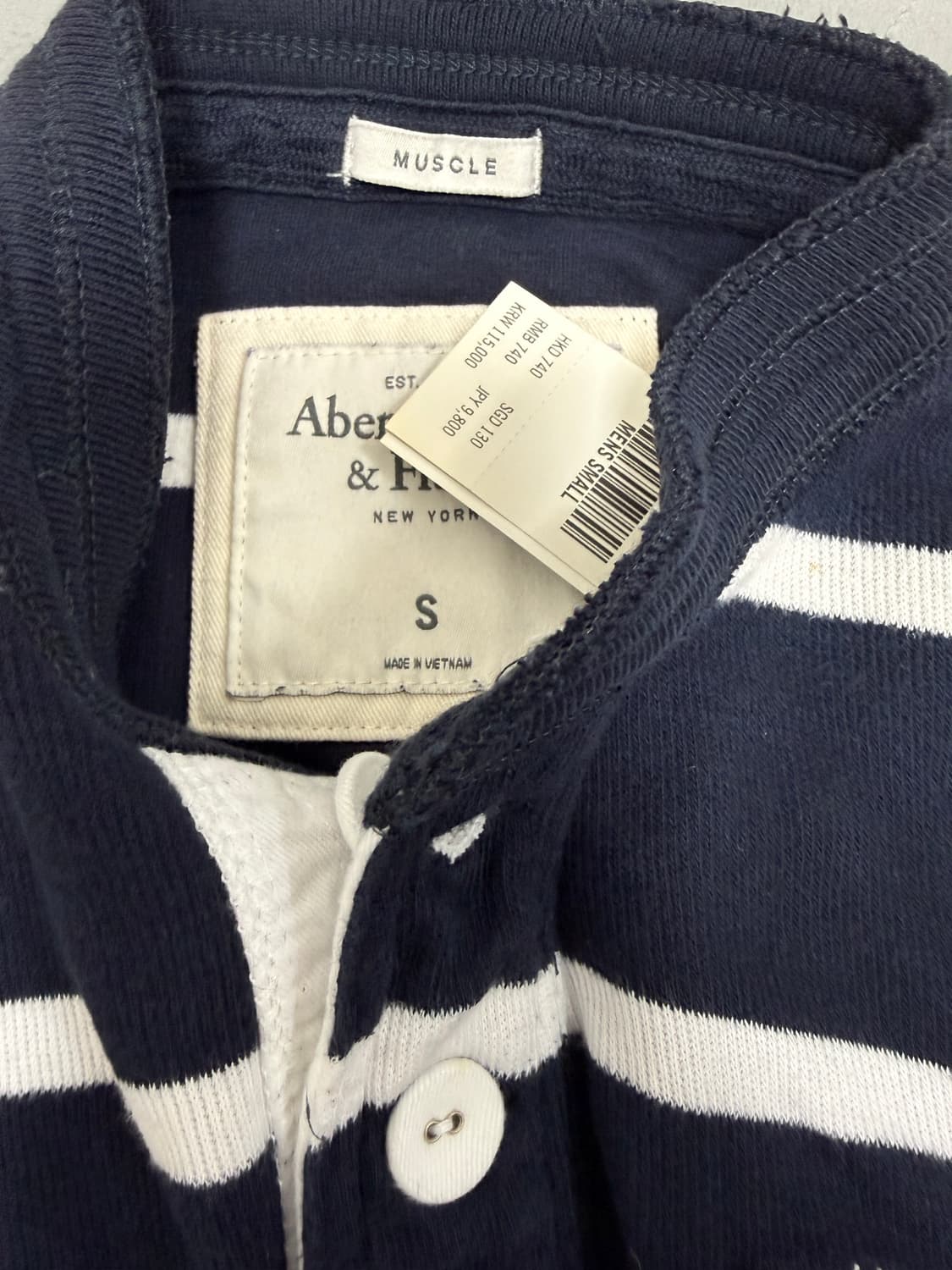 아베크롬비  스트라이프  새상품 인데  보관  미스  엄청  조금  흠? 상품이미지7