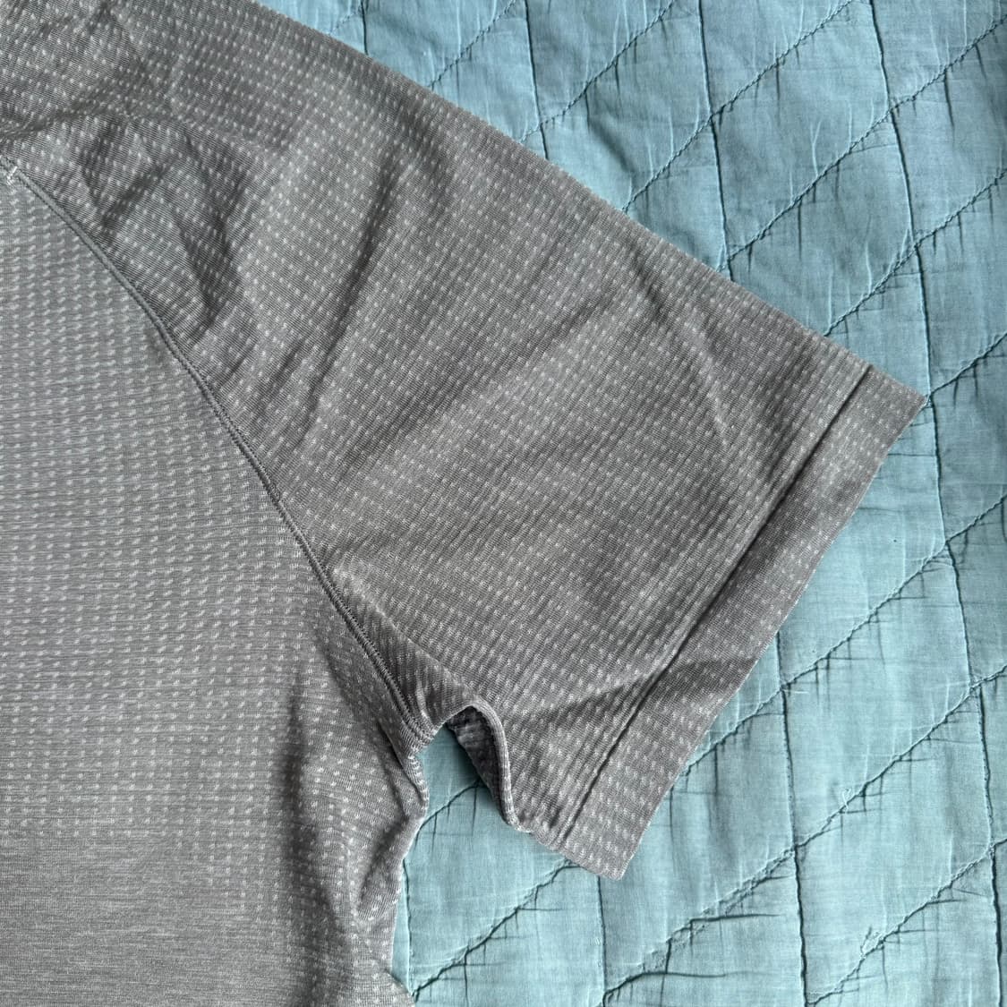 룰루레몬 메탈 벤트 테크 티셔츠 남성 m 사이즈 판매합니다. 상품이미지2