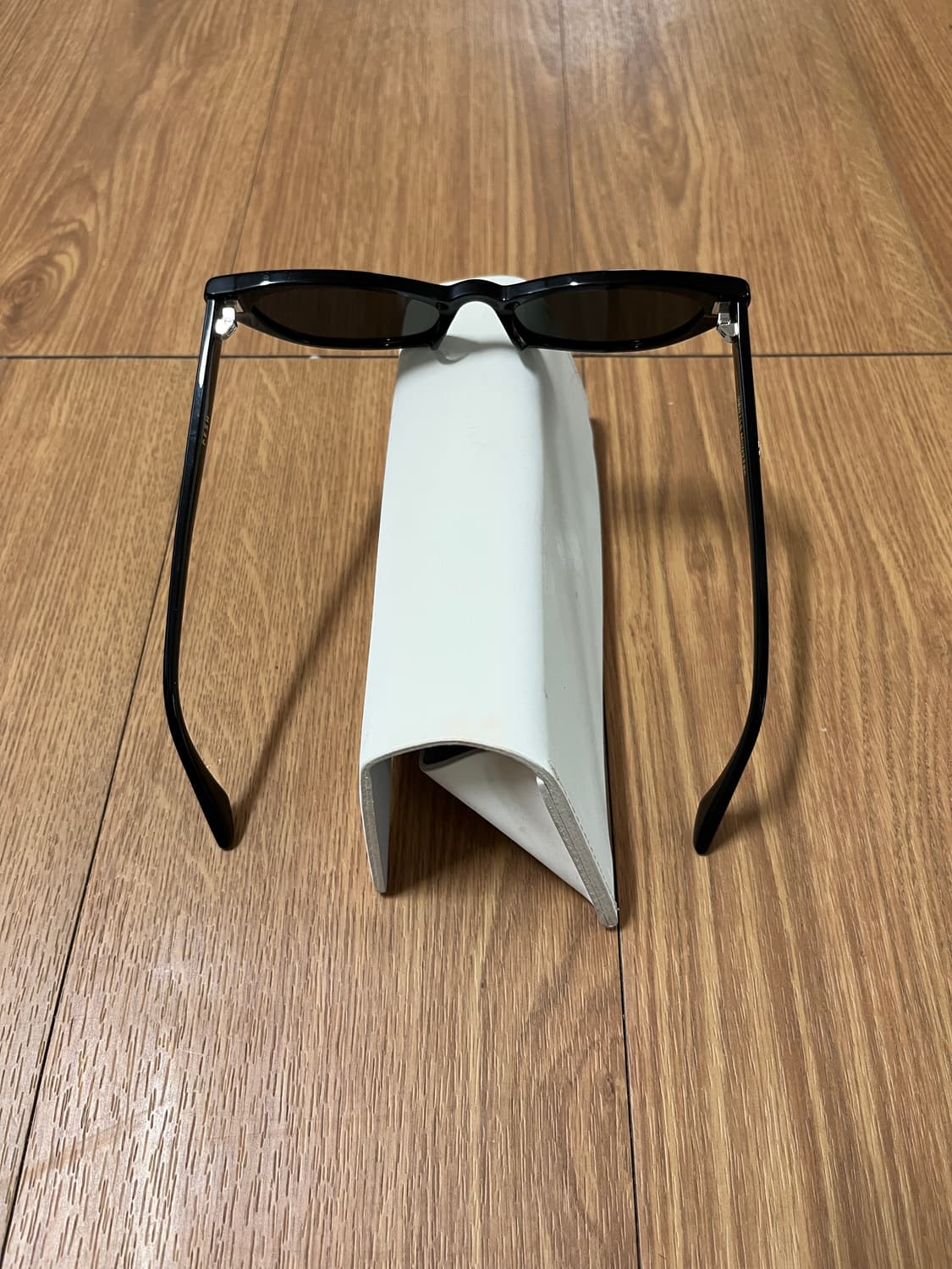 젠틀몬스터 PESH 선글라스 판매합니다 상품이미지4