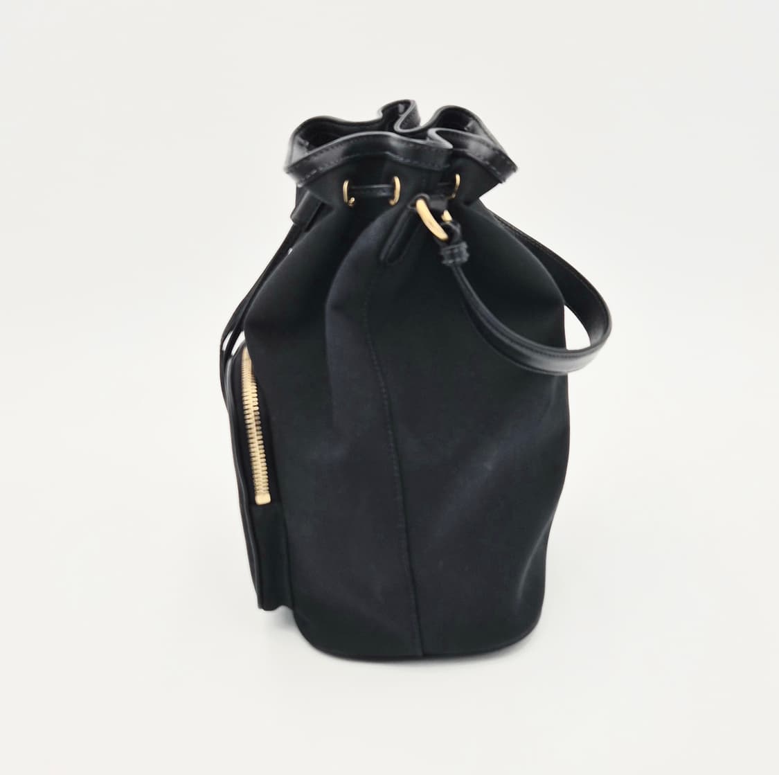 프라다 듀엣 자카드 캔버스
버킷백 겸 숄더백

전면 프라다 로고 프린팅  상품이미지3