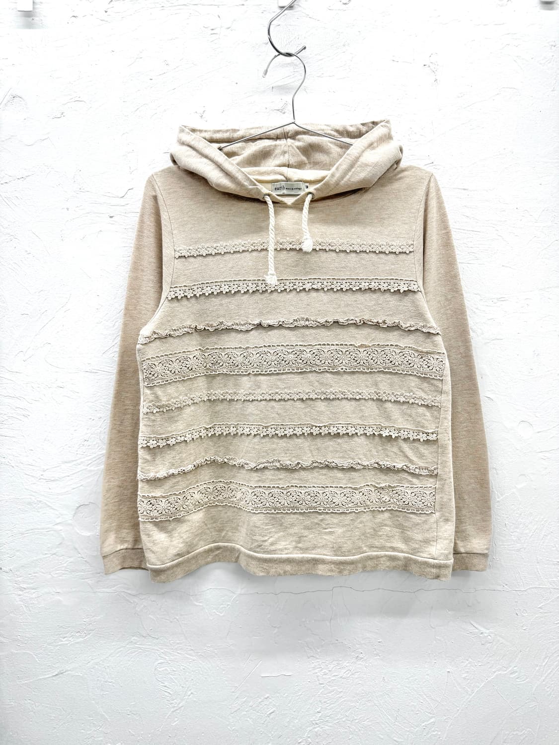 earth music&ecology 레이스 후드티 상품이미지1