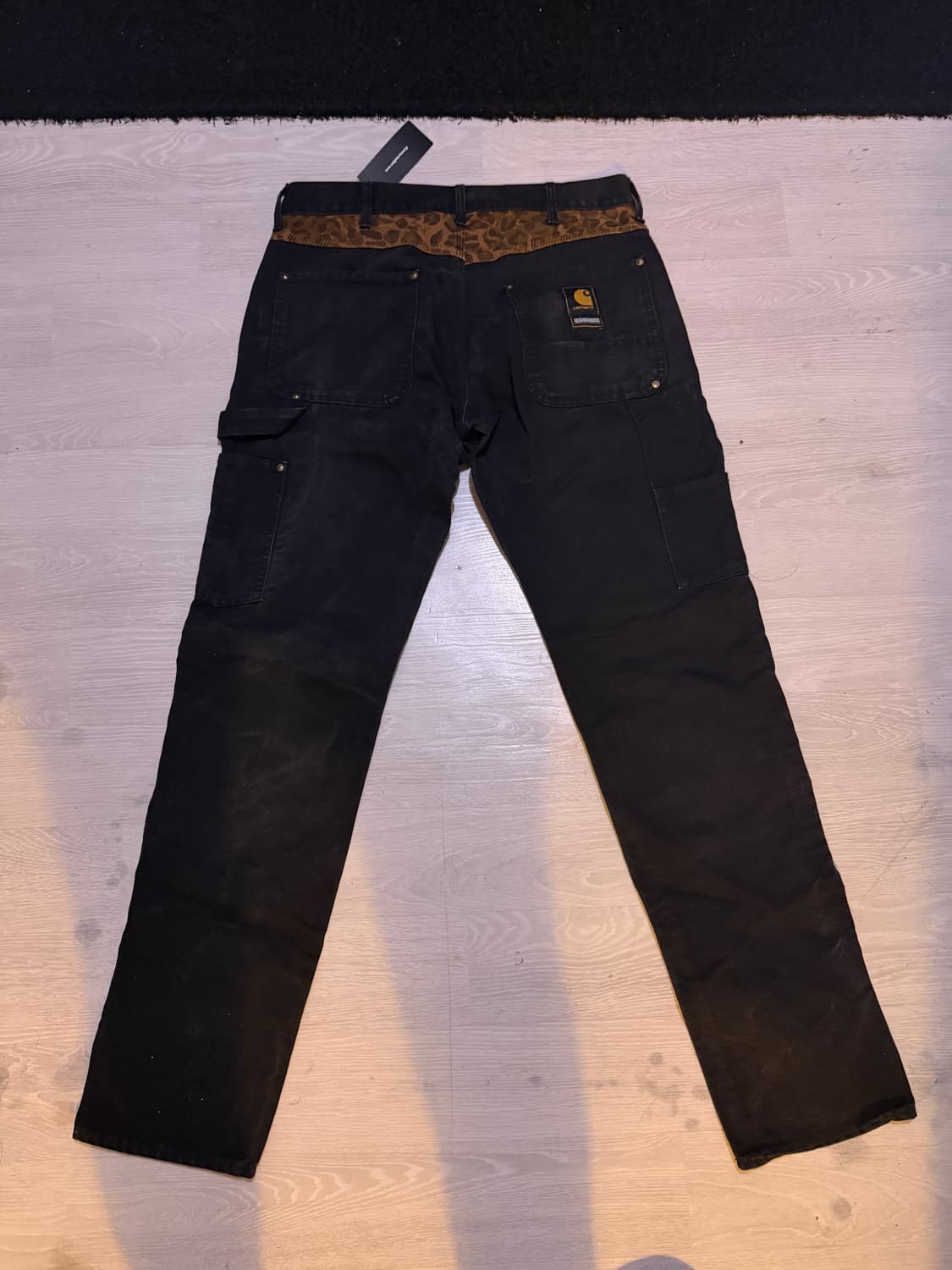 네이버후드 X 칼하트 레오파드 더블니 상품이미지2