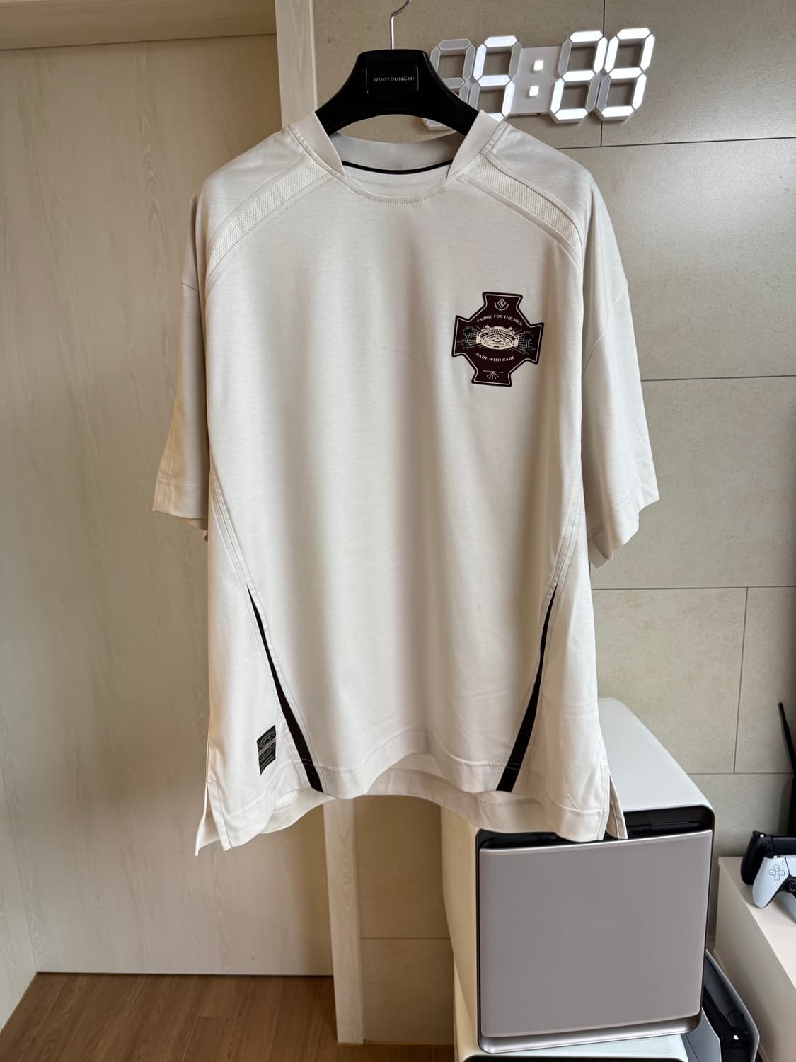 우영미 25ss 베이지 그래픽 티셔츠 48 상품이미지1