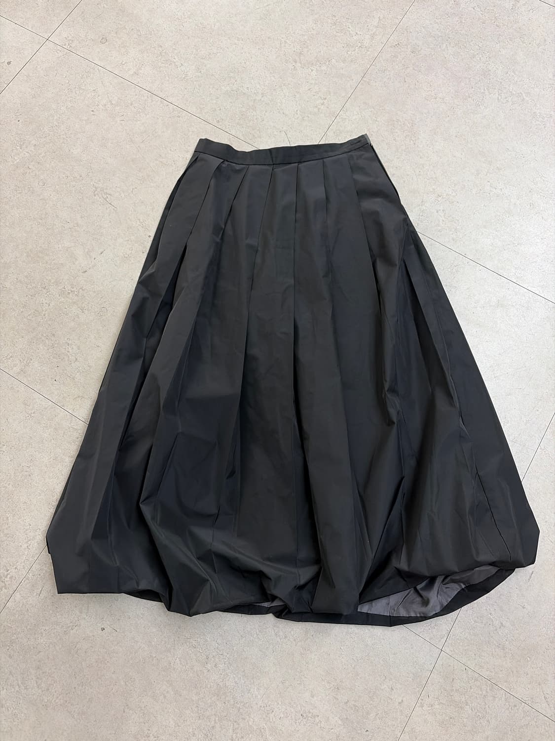 꼼데가르송 블랙 벌룬 사선 플리츠 스커트 상품이미지1