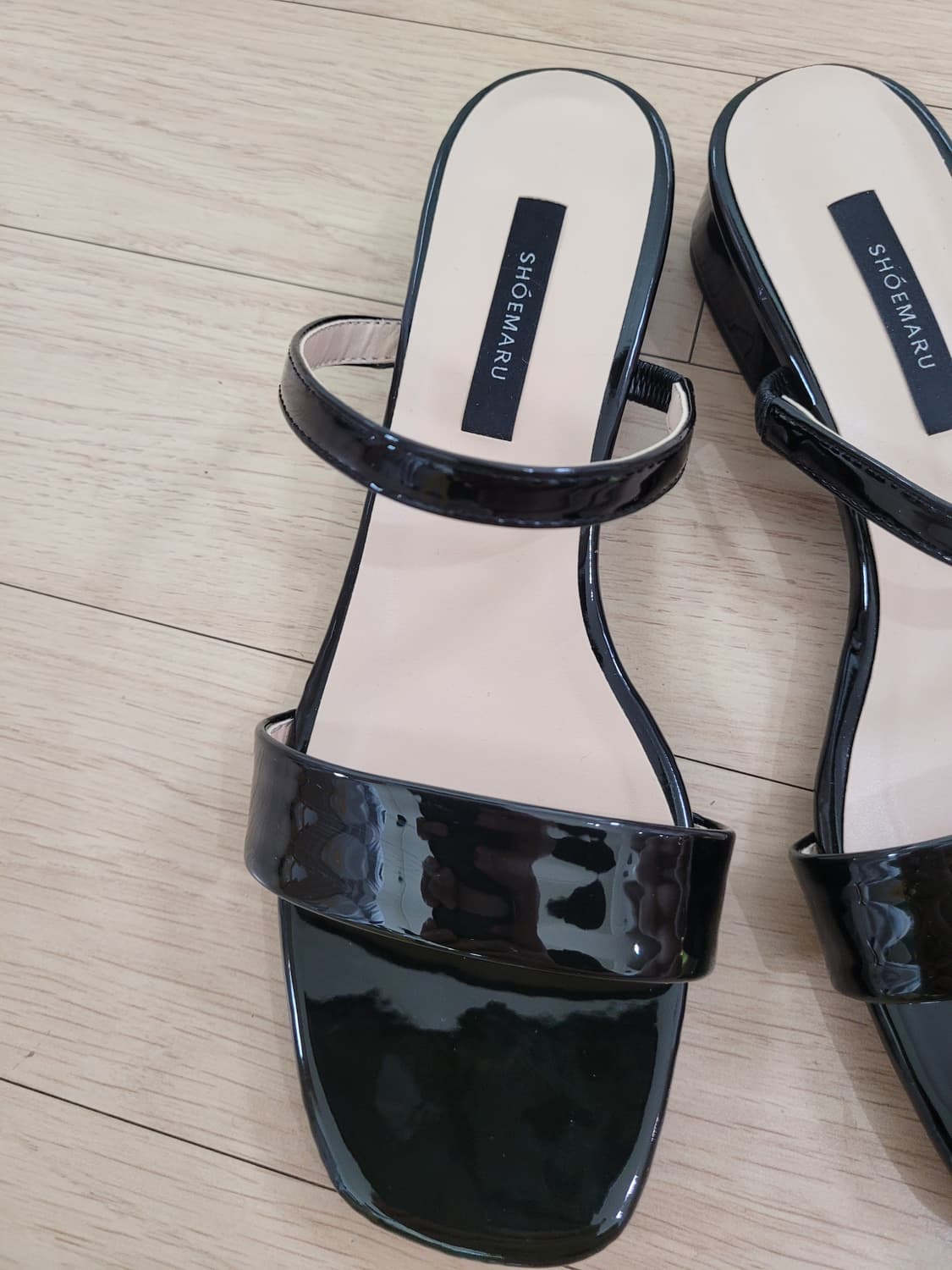 스트랩 샌들 240 에나멜 블랙 상품이미지7