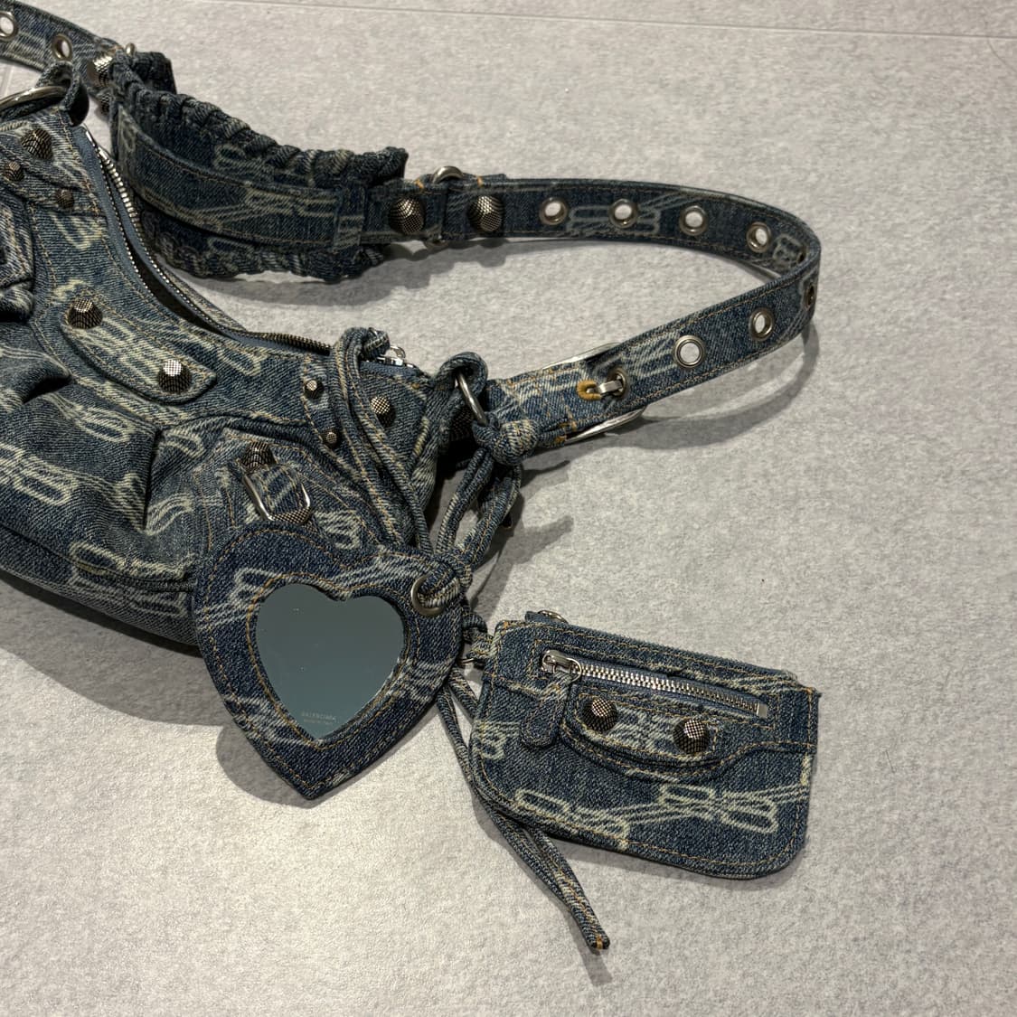 발렌시아가 xs 르카골 데님  상품이미지3