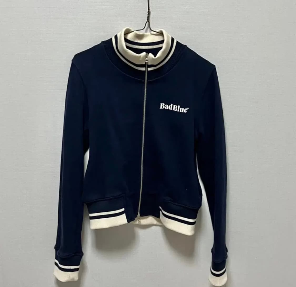 판완) 배드블루 로고 크롭 집업 네이비 / 빈티지 상품이미지3