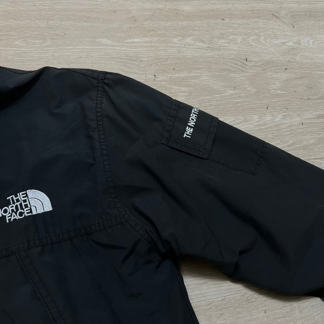 노스페이스 포켓 로고 초판본 바람막이 자켓 [블랙] M/95 상품이미지5