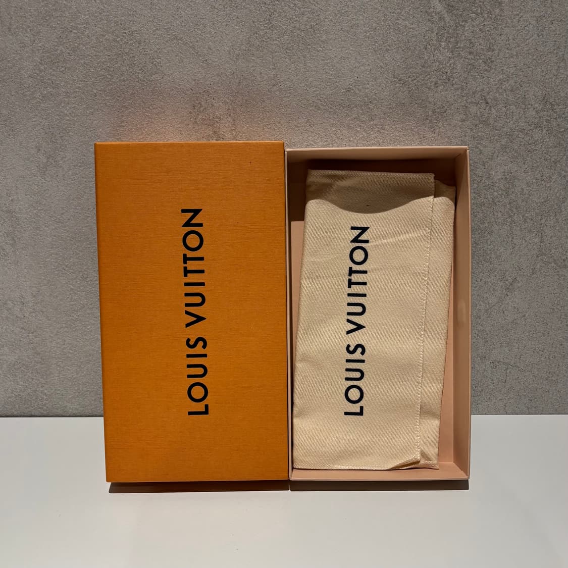 A / OS 루이비통 토뤼옹 지퍼돌이 장지갑 블랙 상품이미지8