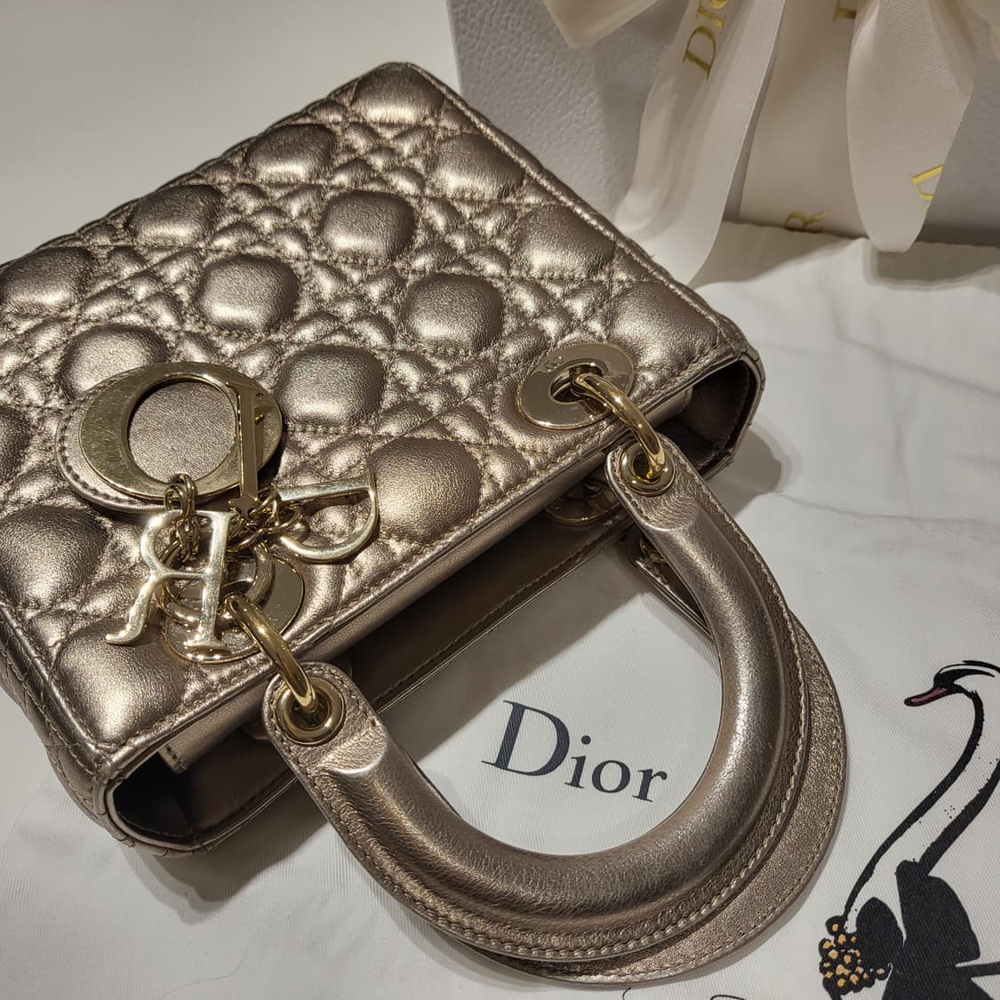 Dior 매장가840만원 디올 정품 레이디백 ABC 스몰 금장 이니셜참 상품이미지7