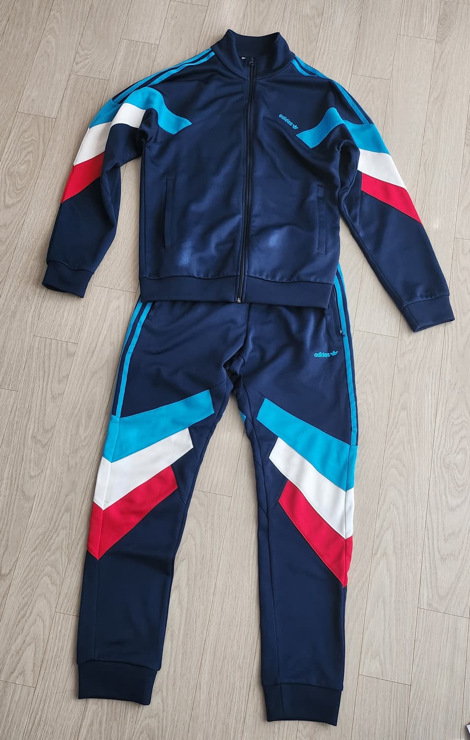 아디다스 트레이닝 세트 (남녀공용) 상품이미지1