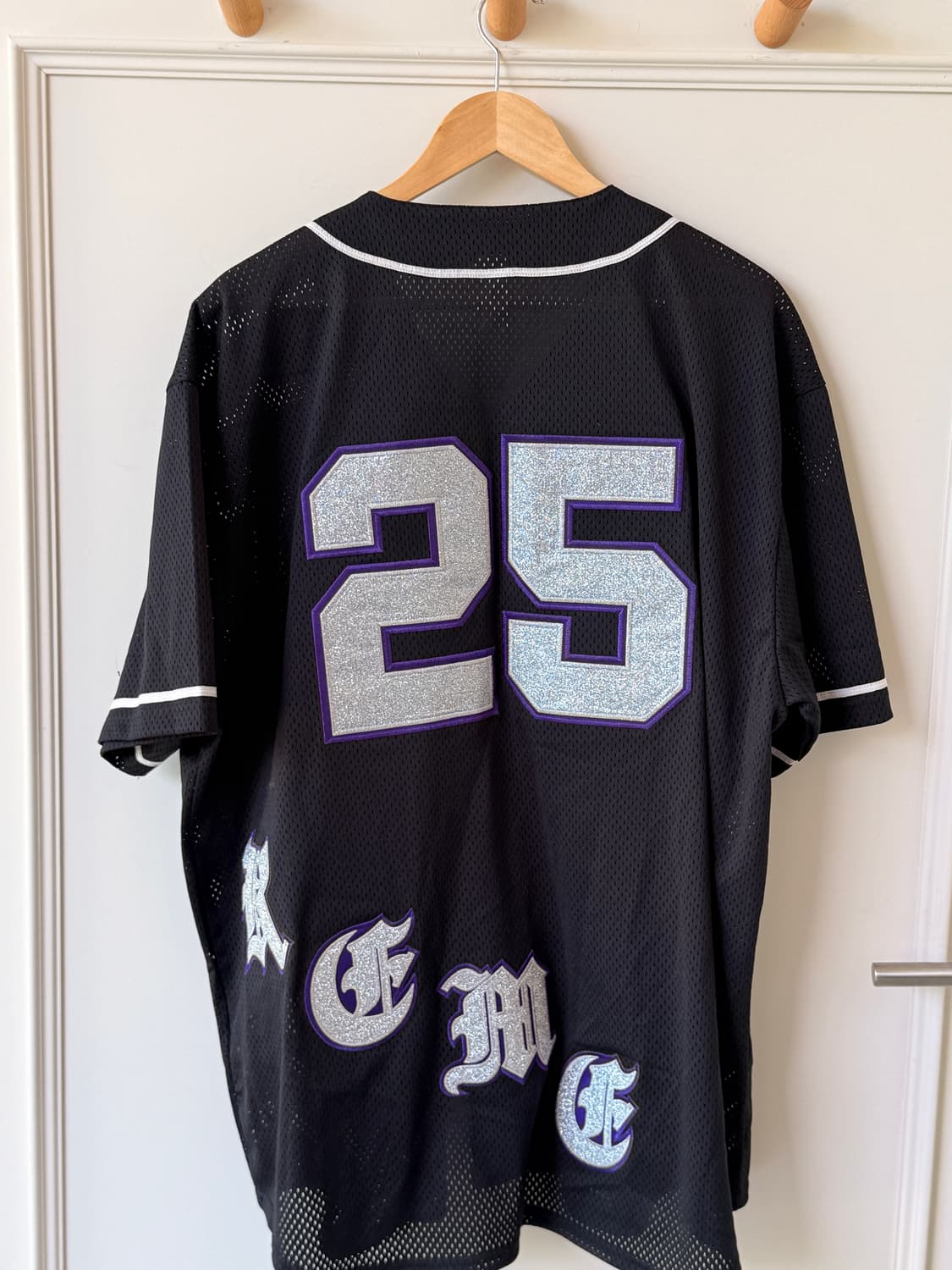  슈프림(SUPREME) 올드 잉글리쉬 베이스볼 저지 블랙 25SS 상품이미지2