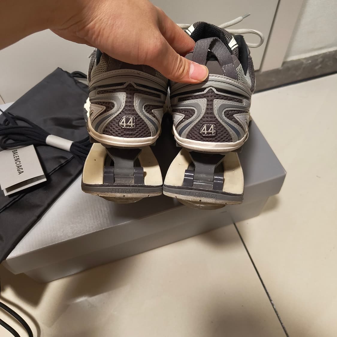 발렌시아가 엑스팬더
그레이 44 상품이미지4