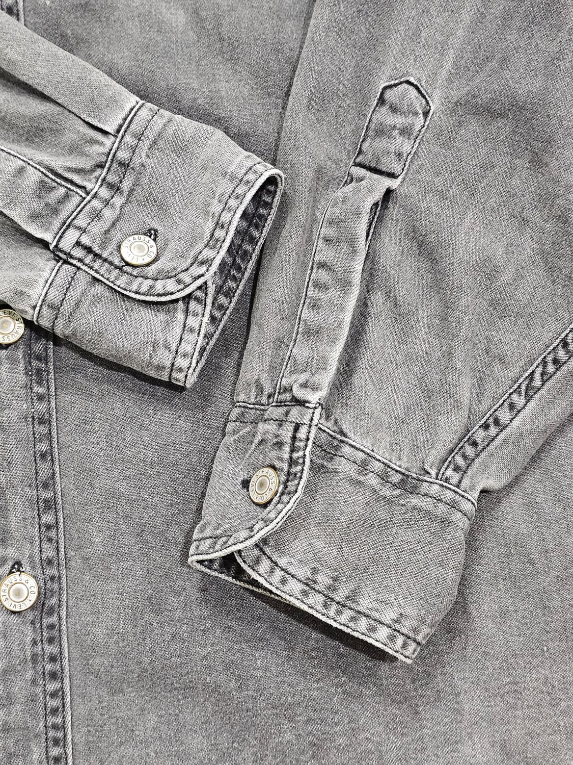 [L] 리바이스 그레이 데님 웨스턴 스냅 셔츠 상품이미지6