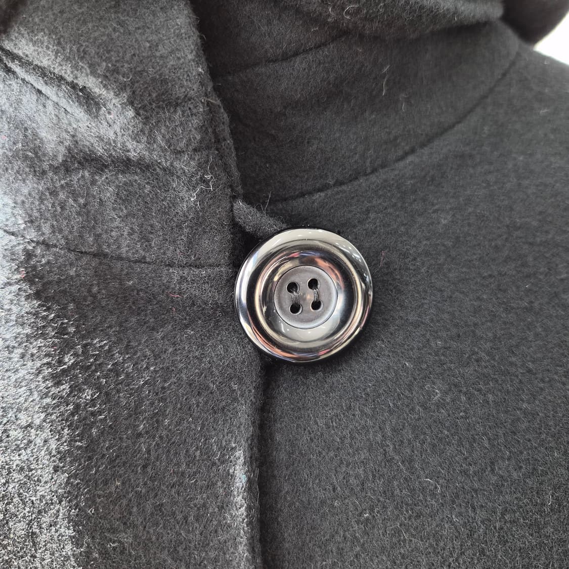 울 케이프핏 빅카라 폼폼 블랙 코트 상품이미지7