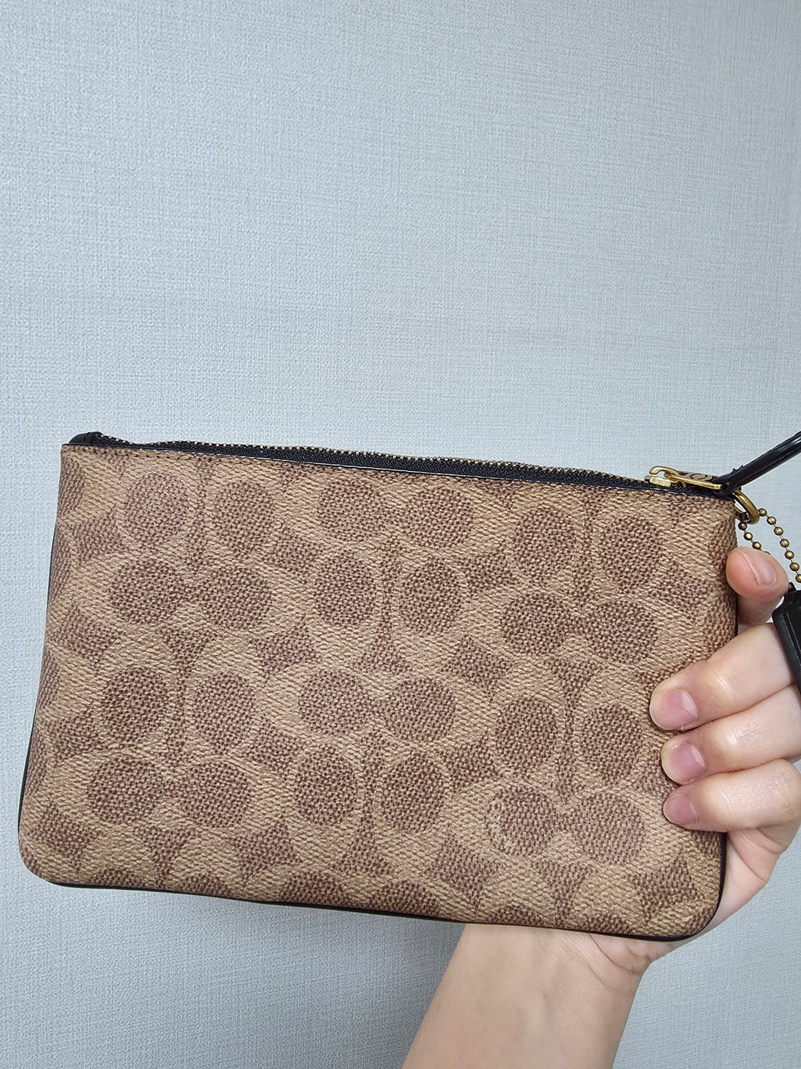 [코치] 시그니처 캔버스 코너 지퍼 리스틀릿 상품이미지2