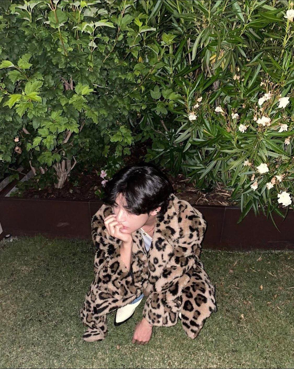 [뷔 착용] 에디슬리먼 셀린느 AW22 알파카 레오파드 코트  상품이미지8