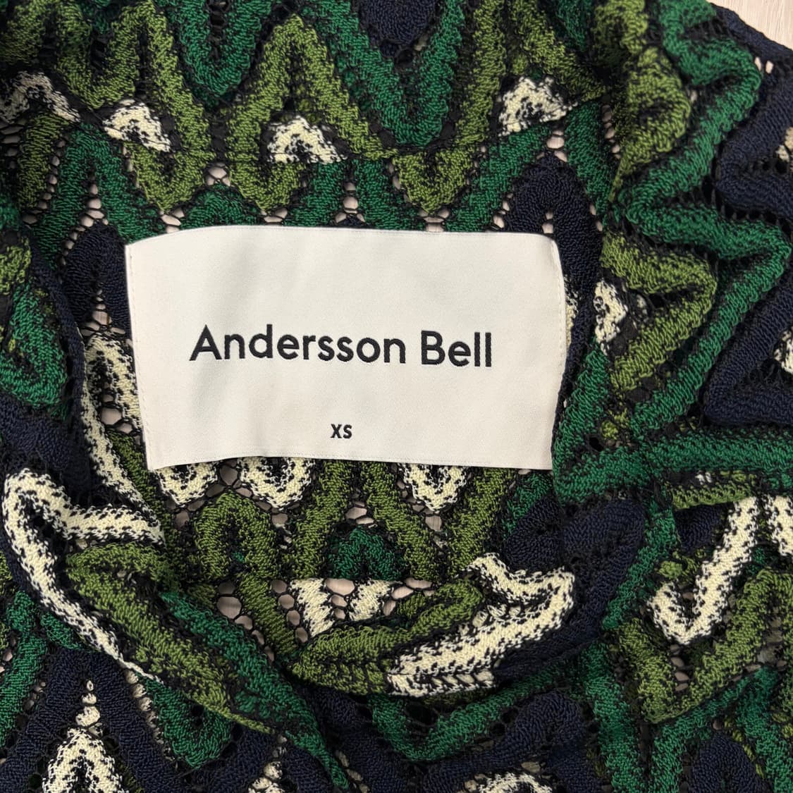 Andersson Bell 앤더슨벨 아플리케 하프 셔츠  상품이미지5