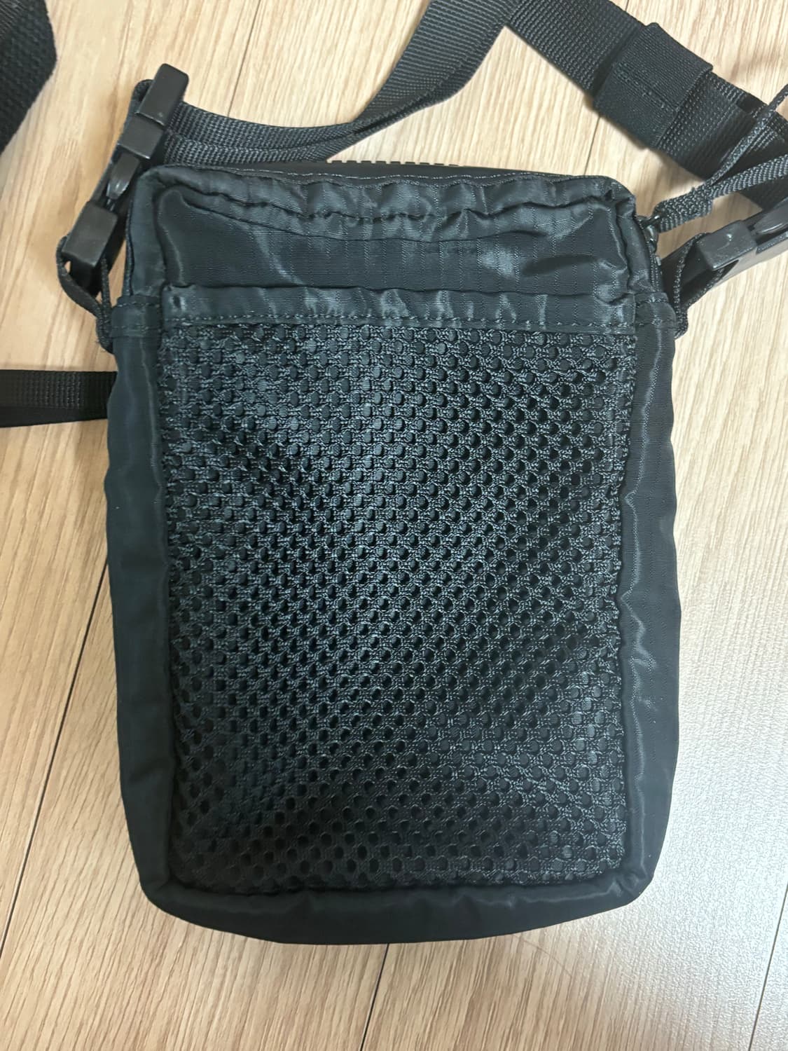 아크네 스튜디오 이모지 미니백 상품이미지3