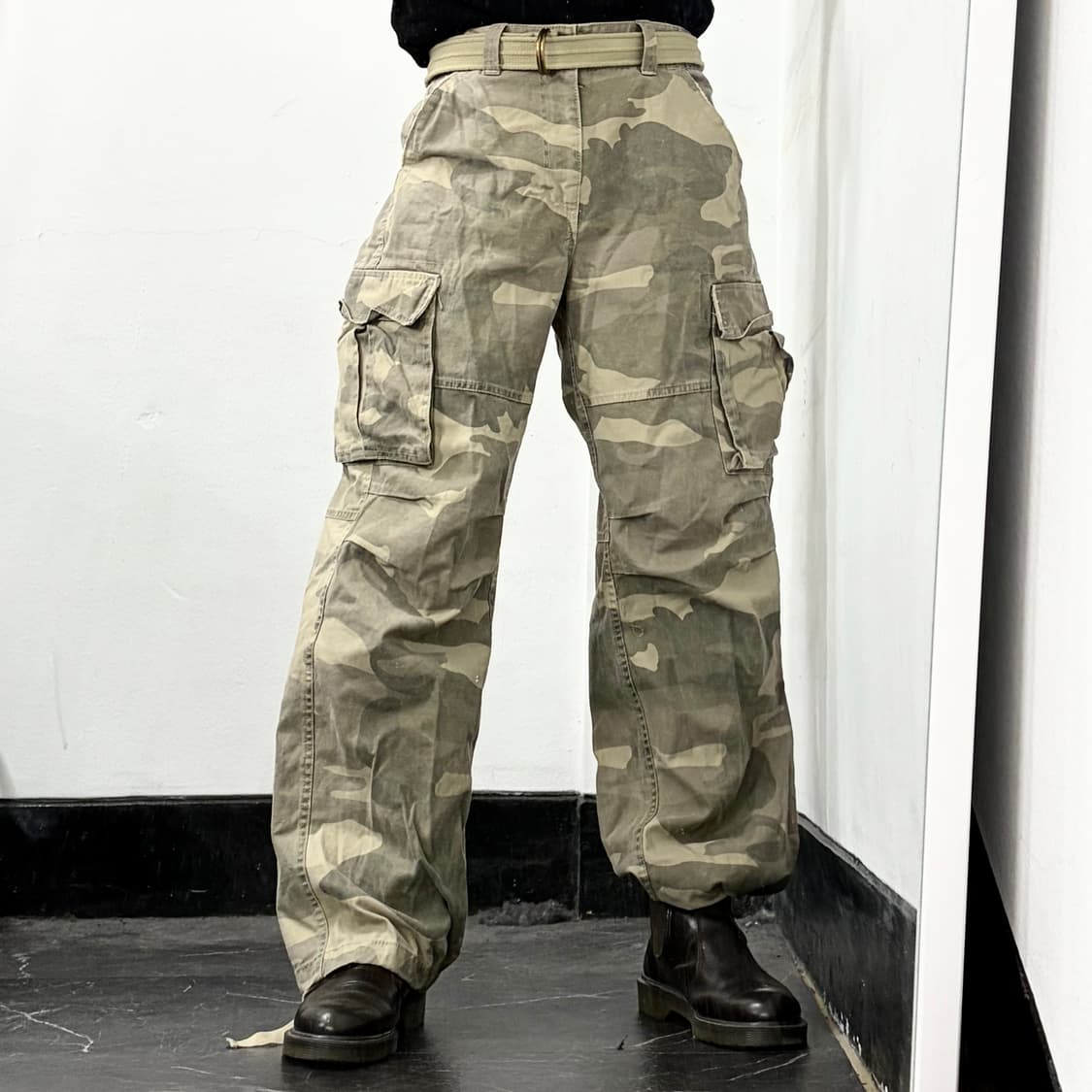 벨티드 카모 와이드 카고 팬츠 상품이미지2